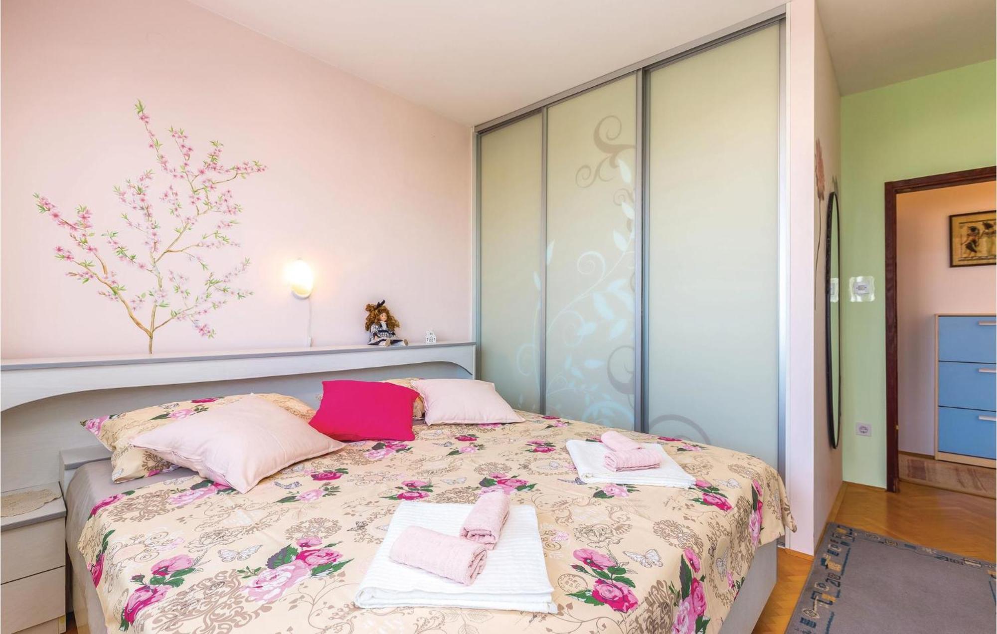 Beautiful Apartment In Crikvenica With Jacuzzi Exterior photo