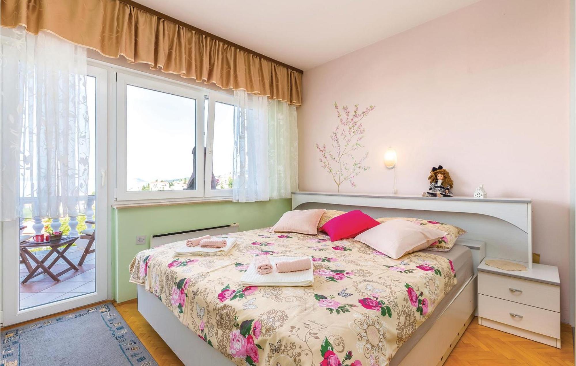 Beautiful Apartment In Crikvenica With Jacuzzi Exterior photo